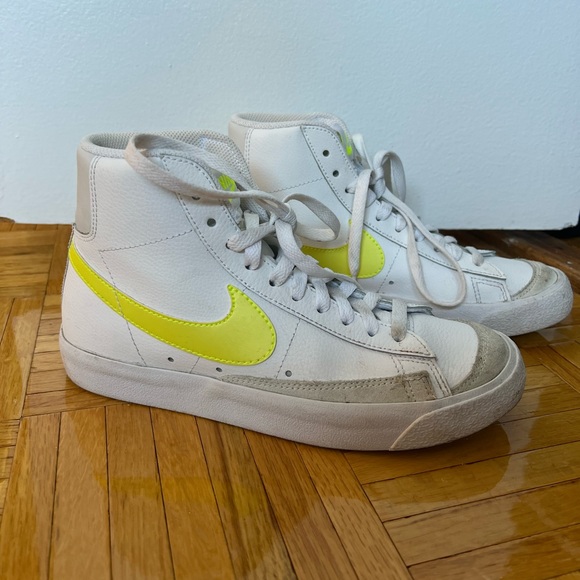 NIKE BLAZER MID ‘77 WOMEN’S SNEAKER - Picture 2 of 6